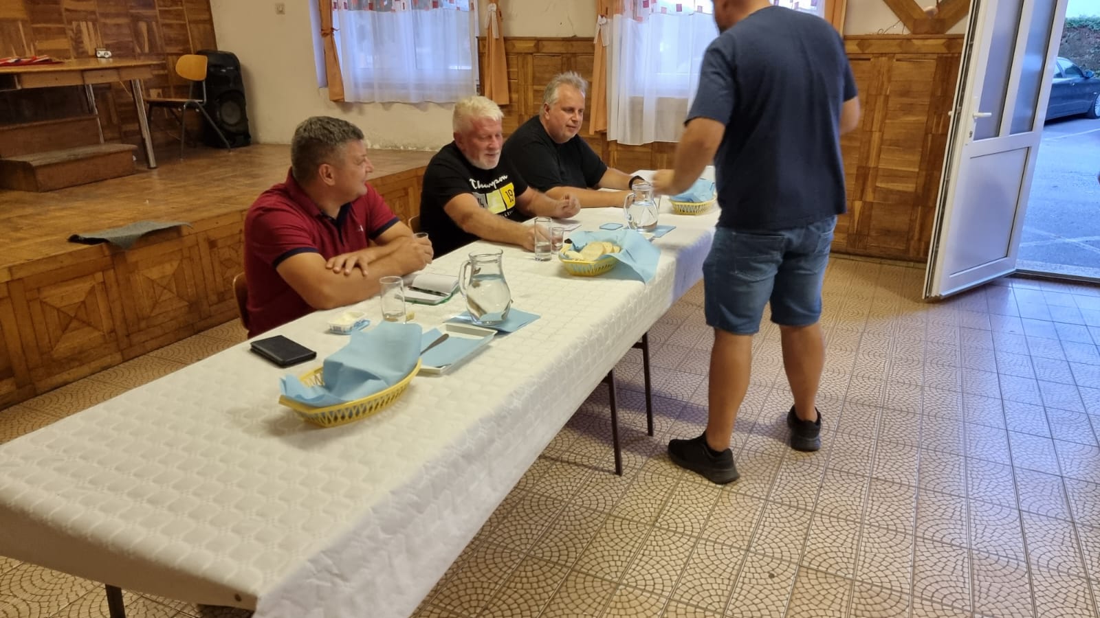 Stručno povjerenstvo tijekom degustacije rakija