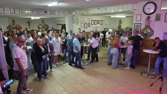 Puna dvorana gostiju prati svečani program