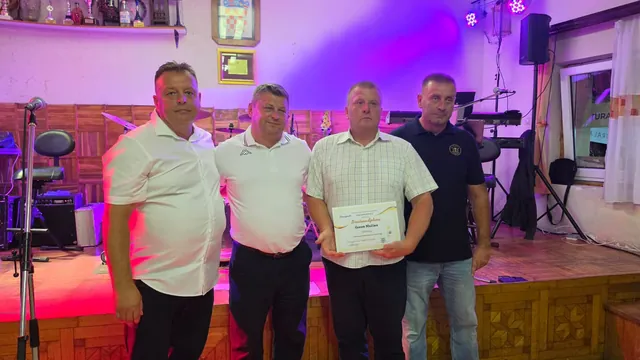 Uručenje brončane diplome dobitniku u vatrogasnom domu
