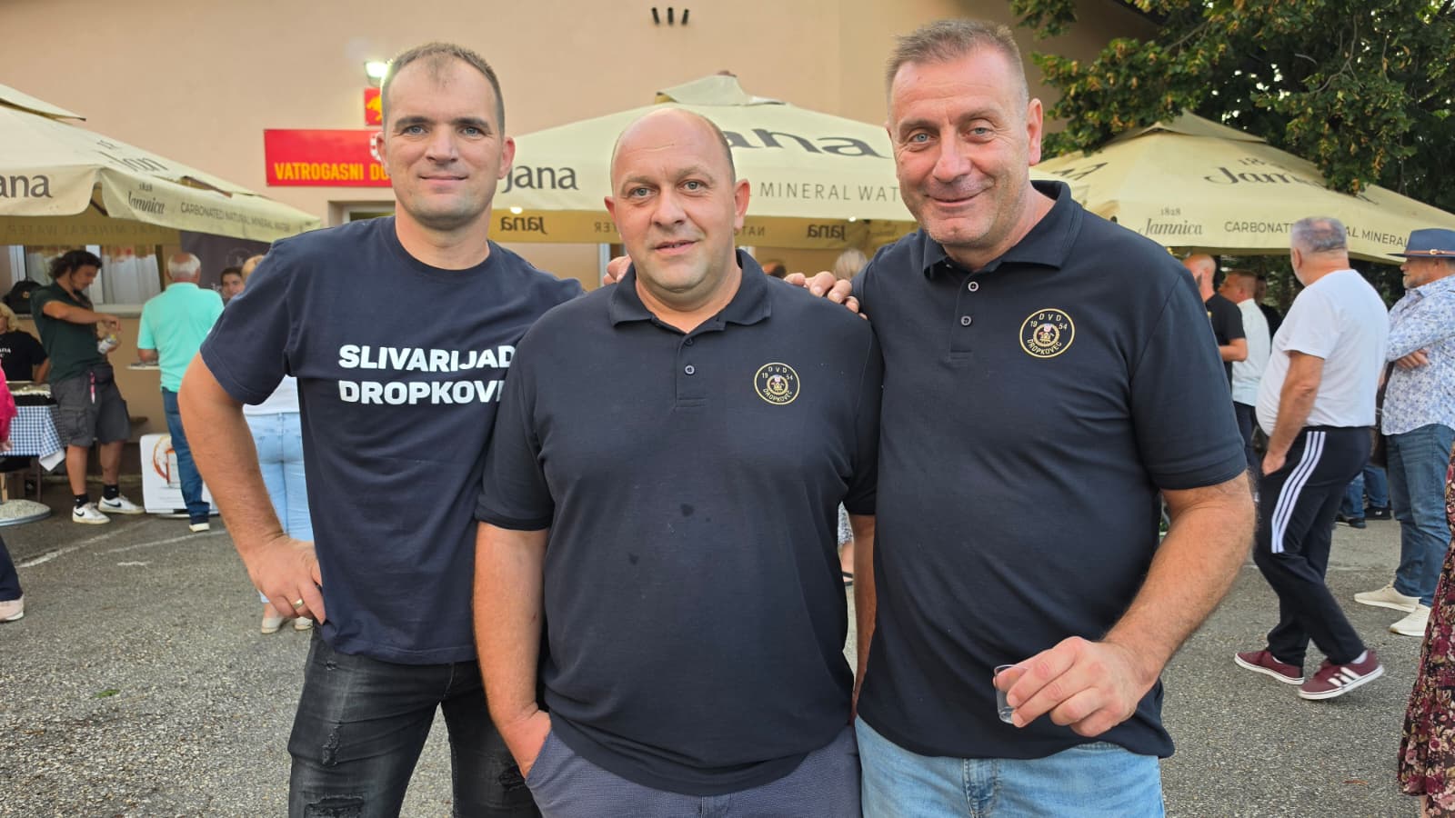 Članovi DVD-a Dropkovec u druženju s gostima manifestacije