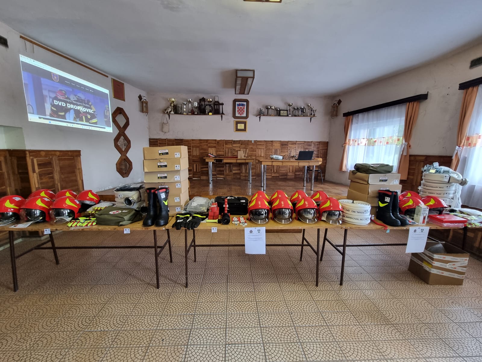 Nova vatrogasna oprema za DVD Dropkovec